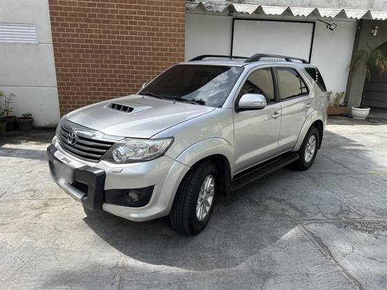 TOYOTA HILUX SW4 3.0 SRV 4X4 16V TURBO INTERCOOLER DIESEL 4P AUTOMÁTICO